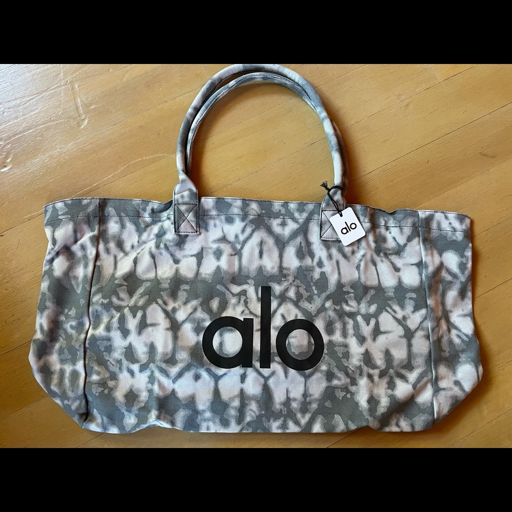 New with tags Alo yoga bag